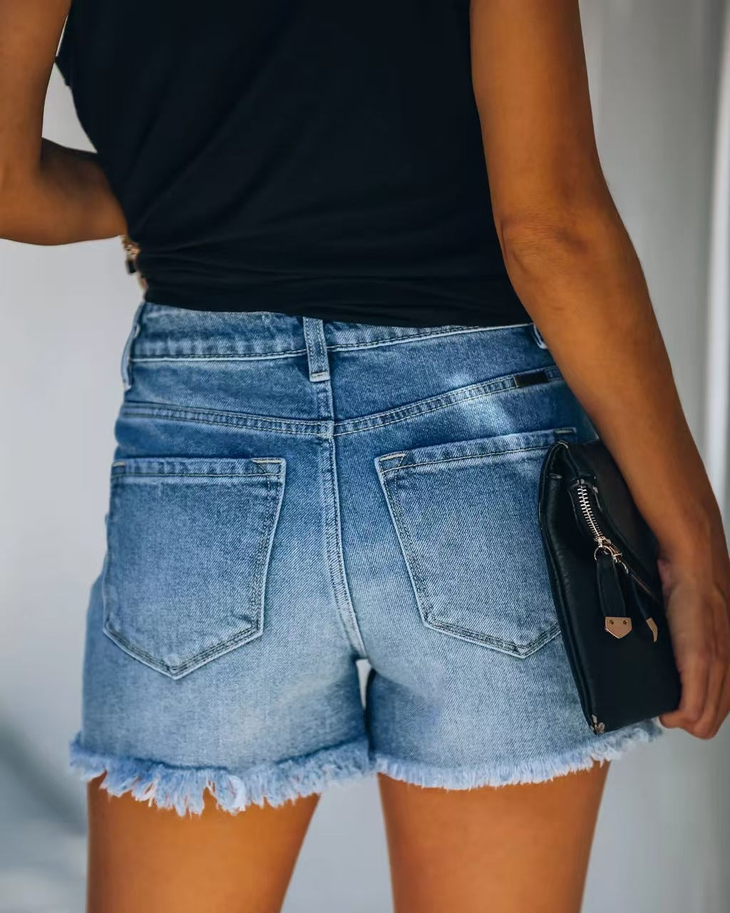 Women's Fashionable And Casual Ripped Denim Shorts, With A Brushed Fringed Hem, Are Comfortable And Suitable For The Street, Seaside, Vacation And Casual Wear. Women's Denim Clothing