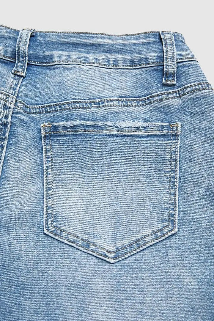 Low-Rise Cropped Boyfriend Jeans For Women, Relaxed Fit Straight Leg Denim With A Distressed Raw Hem, Casual Light Wash Pants