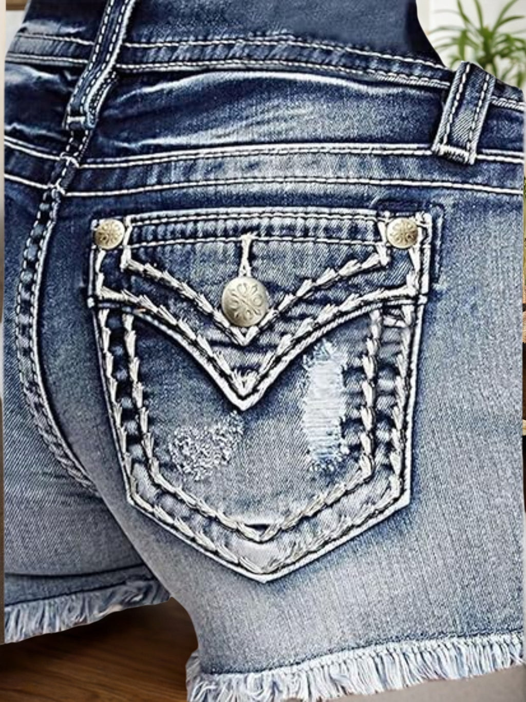 2025 Women's Denim Shorts, Ripped Jeans, Frayed Hem Design, Built-in Zipper Closure, Tight Fitting Denim Shorts