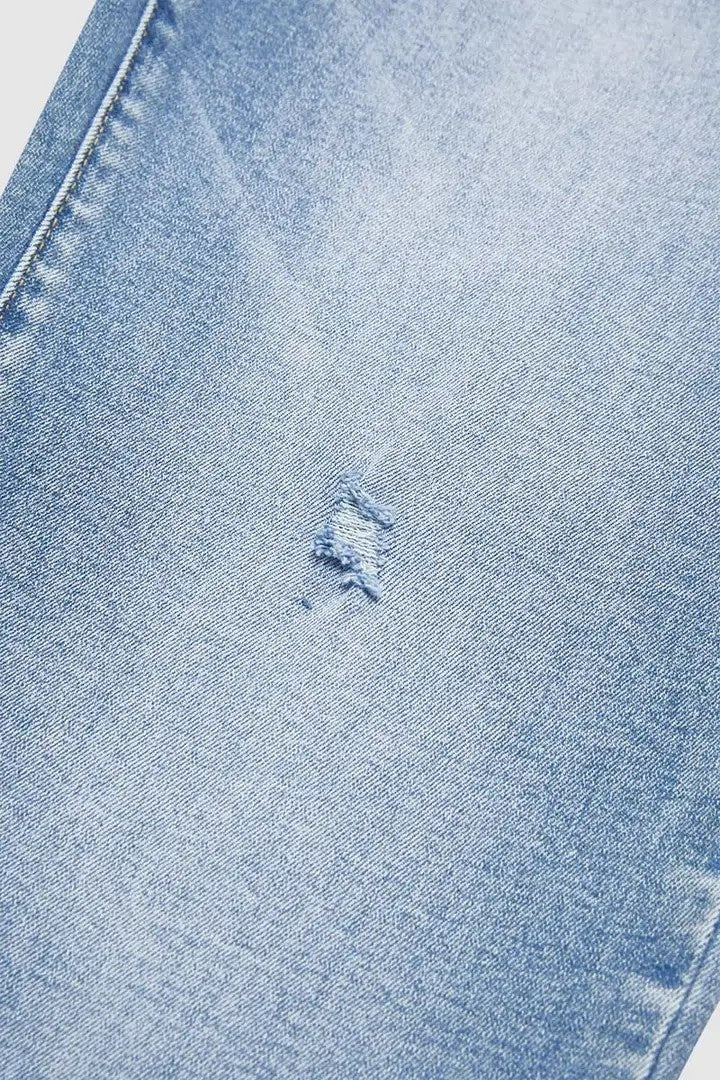 Low-Rise Cropped Boyfriend Jeans For Women, Relaxed Fit Straight Leg Denim With A Distressed Raw Hem, Casual Light Wash Pants